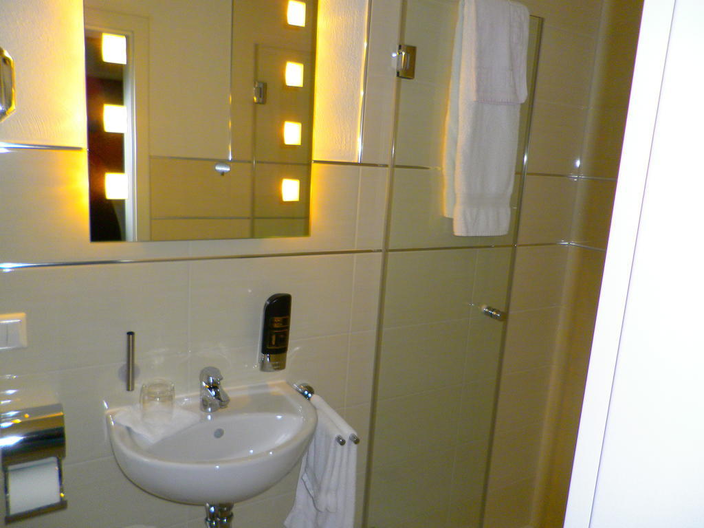 Astra Hotel Kaiserslautern Pokoj fotografie